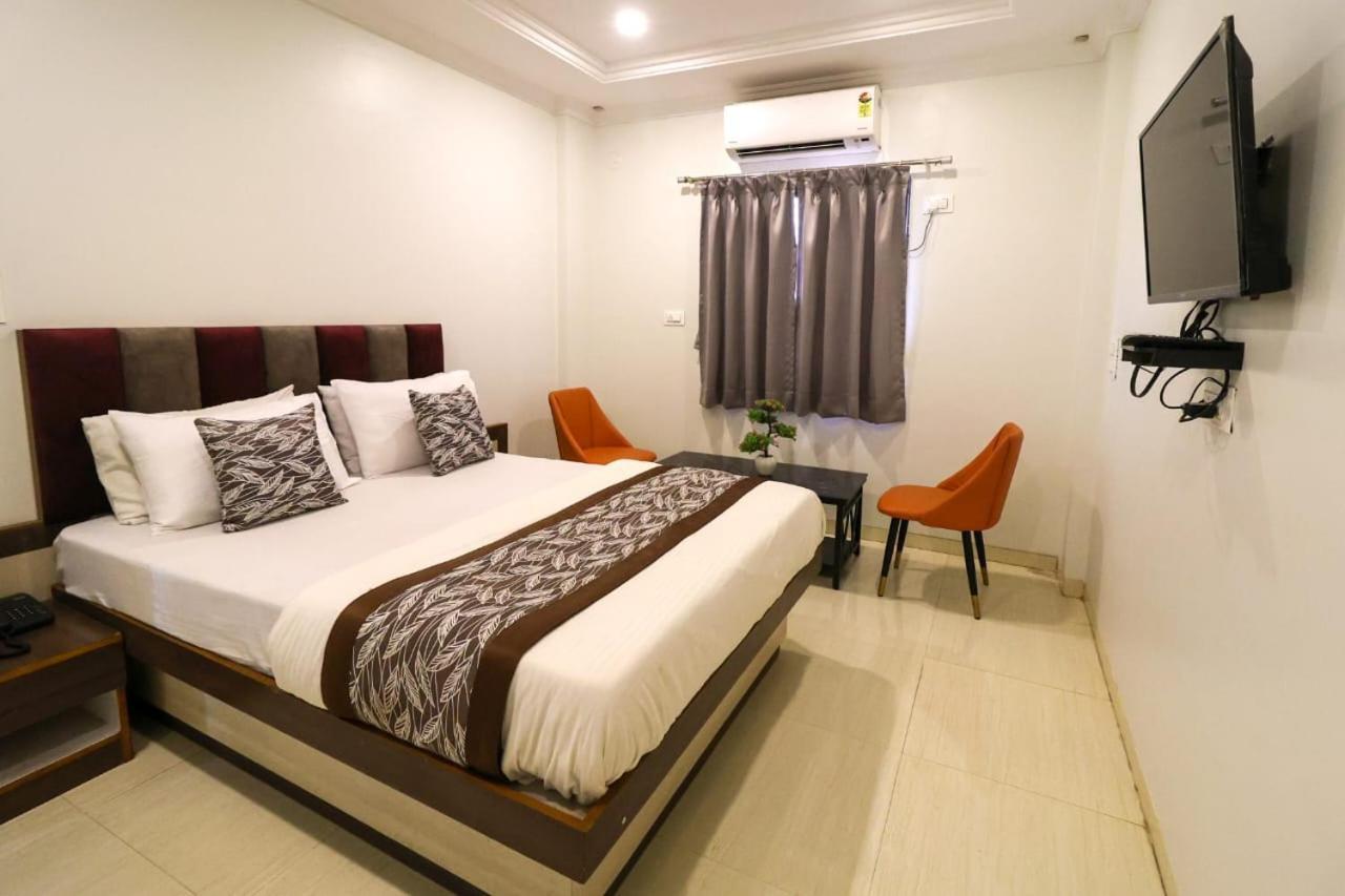 Hotel Jeet Paradise Phaltan 外观 照片