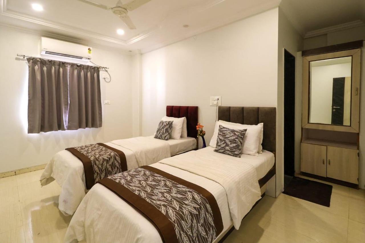 Hotel Jeet Paradise Phaltan 外观 照片