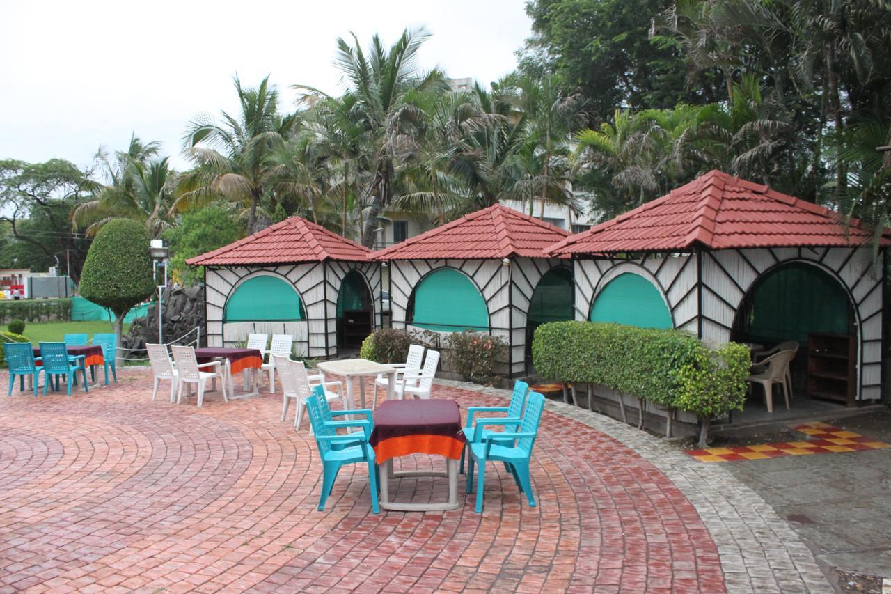 Hotel Jeet Paradise Phaltan 外观 照片
